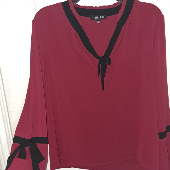 Women's blouse - Picture 1 of 3